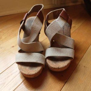 Lucky brand wedge sandals size 7; tan